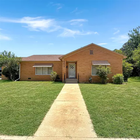 3412 4th St, Brownwood, TX 76801
