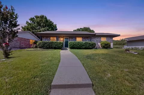 2709 Laramie St, Irving, TX 75062