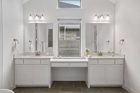 Bath - 1816 Longspur Dr, Argyle, TX 76226 photo 2 of 5
