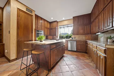 2714 Ridge Top Ln, Arlington, TX 76006