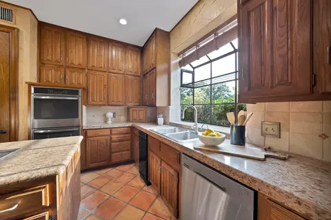 2714 Ridge Top Ln, Arlington, TX 76006