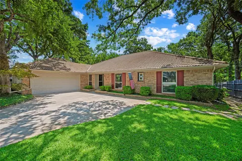429 Rolling Hills Trl, Arlington, TX 76011