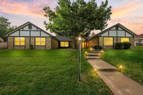 8202 Whippoorwill Dr, Woodway, TX 76712