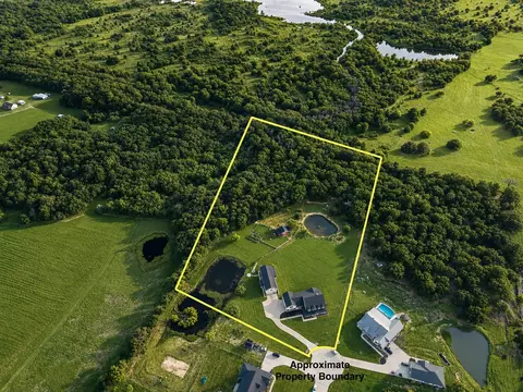 985 Vest Ln, Pilot Point, TX 76258