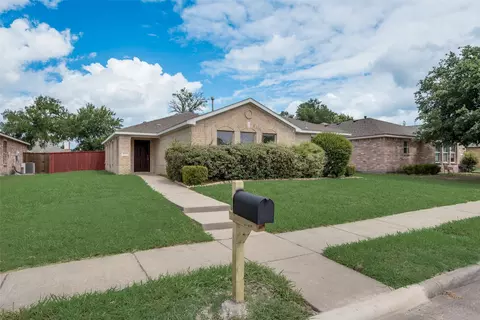 2133 Lone Pecan Dr, Mesquite, TX 75181
