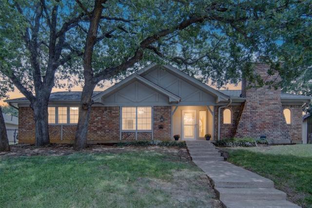 2208 Cambridge Dr, Hurst, TX 76054
