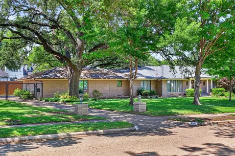 7141 Twin Tree Ln, Dallas, TX 75214