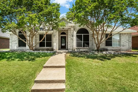 6610 Falcon St, Rowlett, TX 75089