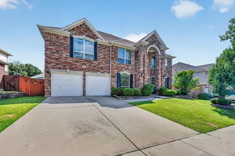 8332 Summer Park Dr, Fort Worth, TX 76123