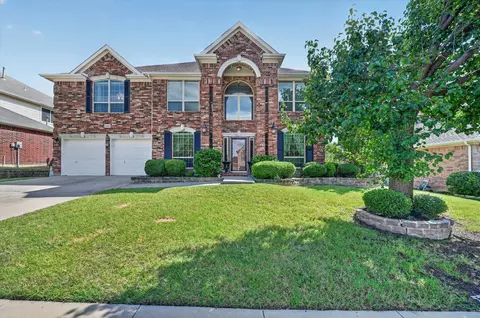 8332 Summer Park Dr, Fort Worth, TX 76123