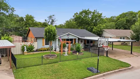 520 Thompson Dr, Saginaw, TX 76179