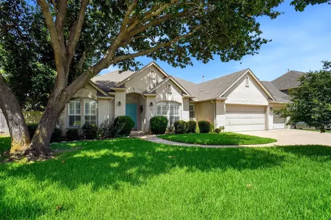 2705 Cliffwood Dr, Grapevine, TX 76051