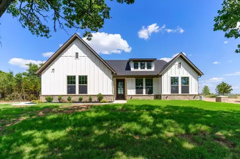 1001 Leo Ln, Poolville, TX 76487