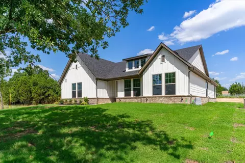 1001 Leo Ln, Poolville, TX 76487
