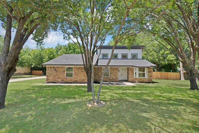 105 Oak Ln, Burleson, TX 76028