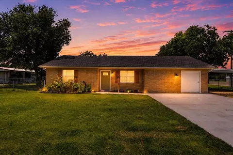 703 N Gilmer Ave, Dawson, TX 76639