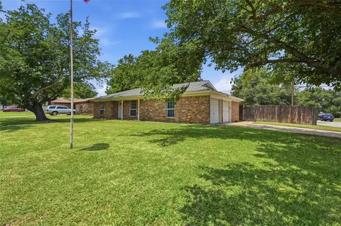 837 Springdale Rd, Bedford, TX 76021