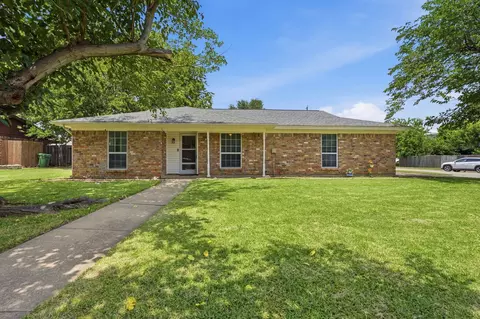 837 Springdale Rd, Bedford, TX 76021