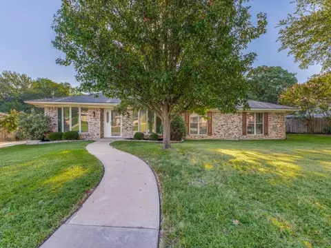 2415 Canyon Creek Dr, Sherman, TX 75092