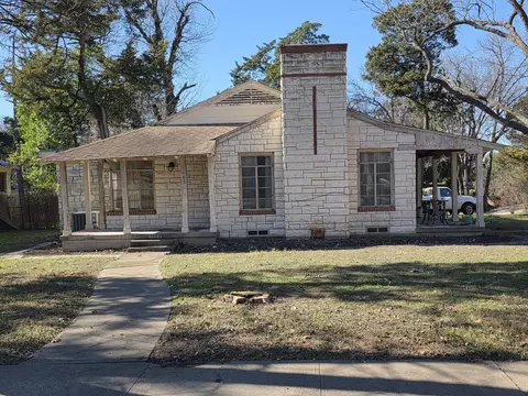 1403 Cedar Oaks Blvd, Dallas, TX 75216