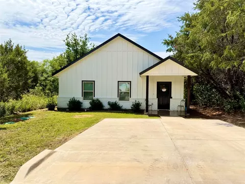 819 Arkansas River Dr, Granbury, TX 76048