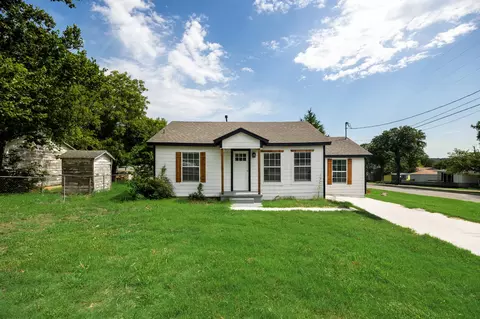 321 W 7th St, Weatherford, TX 76086