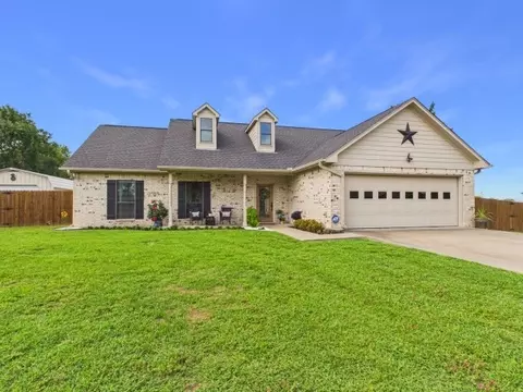 6080 Sunrise Ct, Athens, TX 75752