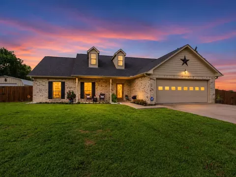 6080 Sunrise Ct, Athens, TX 75752