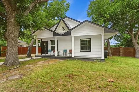 211 N Main St, Crandall, TX 75114
