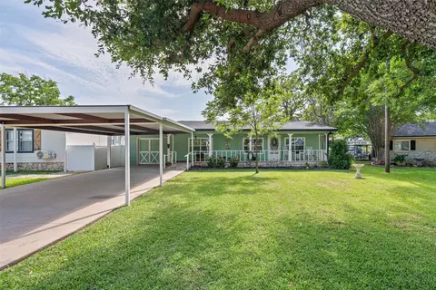4517 Wildwood Cir, Granbury, TX 76049