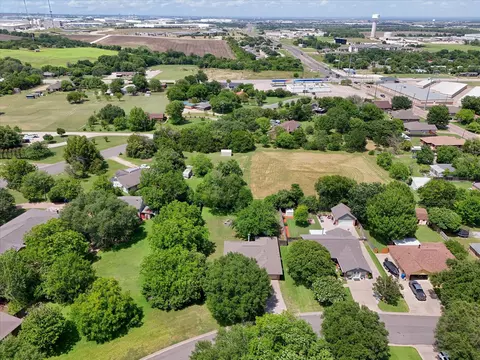 View/Area - 316 E Chapman Rd, Hewitt, TX 76643 photo 3 of 4
