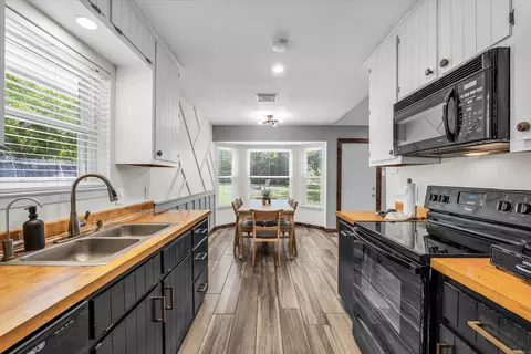 Kitchen - 316 E Chapman Rd, Hewitt, TX 76643 photo 3 of 3