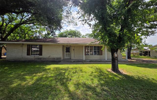204 Fordyce St, Barry, TX 75102