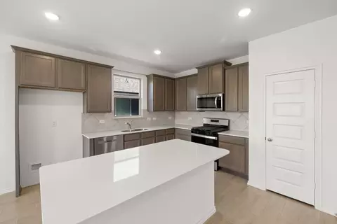 Kitchen - 3115 Hawkview Dr, Cleburne, TX 76031 photo 2 of 4