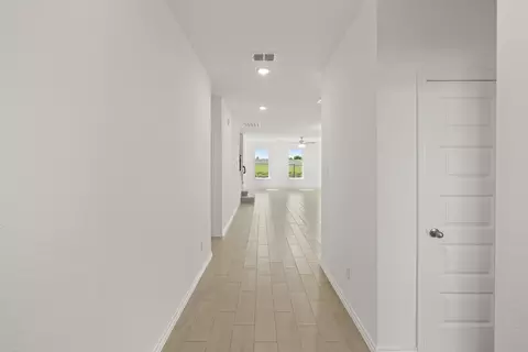 Entry Way - 3115 Hawkview Dr, Cleburne, TX 76031 photo 2 of 5