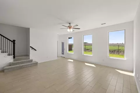Living - 3115 Hawkview Dr, Cleburne, TX 76031 photo 4 of 5