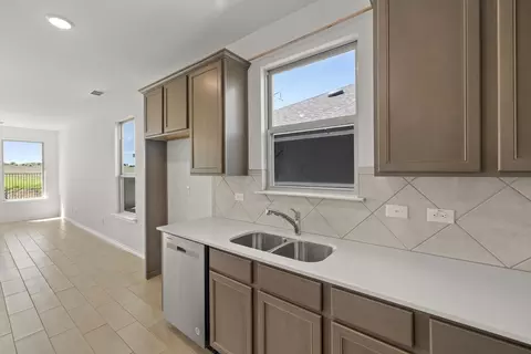Kitchen - 3115 Hawkview Dr, Cleburne, TX 76031 photo 4 of 4