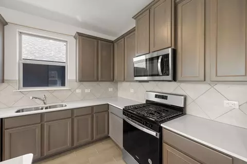 Kitchen - 3115 Hawkview Dr, Cleburne, TX 76031 photo 3 of 4