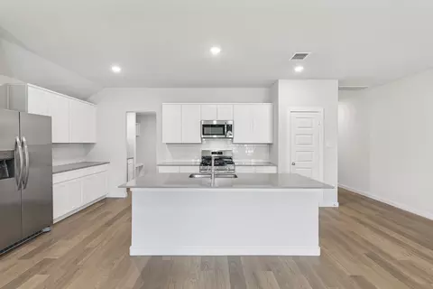 Kitchen - 824 Rockcloud Dr, Haslet, TX 76052 photo 1 of 4