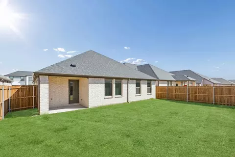 Exterior - 824 Rockcloud Dr, Haslet, TX 76052 photo 3 of 4