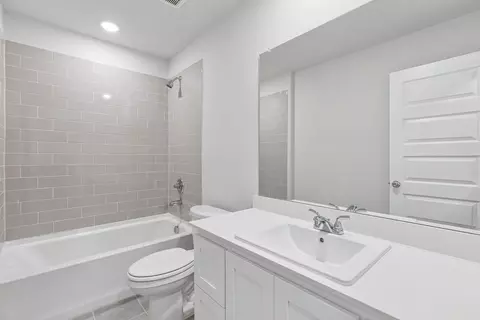 Bath - 824 Rockcloud Dr, Haslet, TX 76052 photo 4 of 4