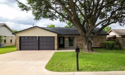 8237 Saint Patrick St, North Richland Hills, TX 76180