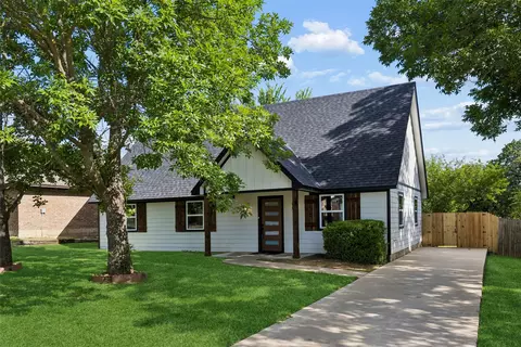 902 Melanie Ln, Keene, TX 76059