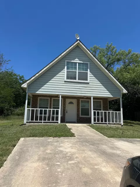 10910 Shady Oaks Dr, Runaway Bay, TX 76426
