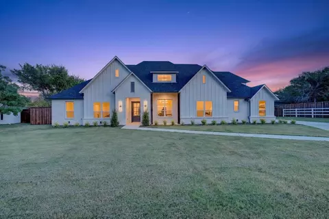 3710 Castle Dr, Rowlett, TX 75089