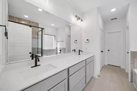 Bath - 4873 Dee St, Celina, TX 75009 photo 1 of 4