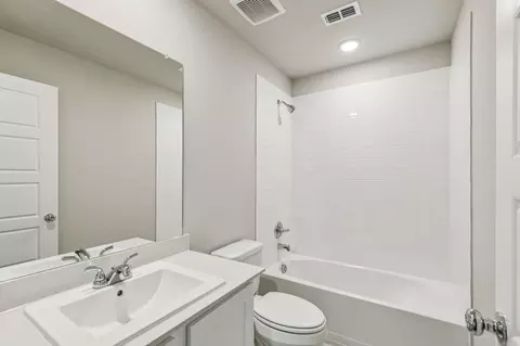 Bath - 849 Rockcloud Dr, Haslet, TX 76052 photo 3 of 3