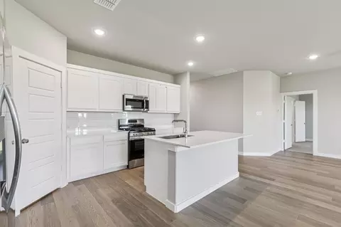 Kitchen - 849 Rockcloud Dr, Haslet, TX 76052 photo 2 of 3