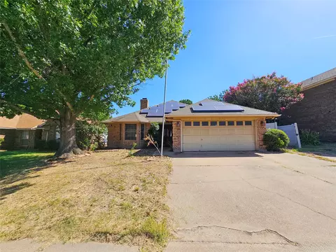 5817 Fox Hunt Dr, Arlington, TX 76017