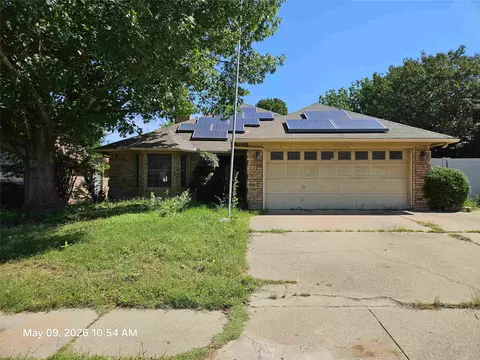 5817 Fox Hunt Dr, Arlington, TX 76017